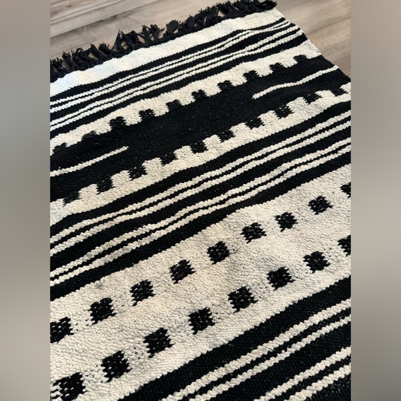 Black and Ivory Scatter Rug - Picture 3 of 3